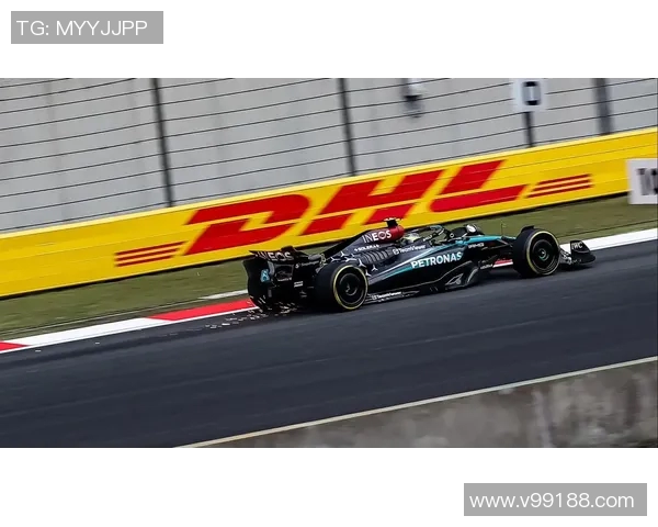 F1赛车燃料策略对比赛成绩走势与胜负关键因素的深度探讨 F1赛车燃料策略对比赛成绩走势与胜负关键因素的深度探讨