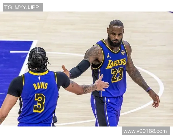 季后赛表现起伏不定揭示本赛季球队实力差距与调整挑战